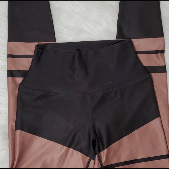 SOLD‼️‼️Alo | High Waist Airlift Airbrush Legging - Picture 2 of 7